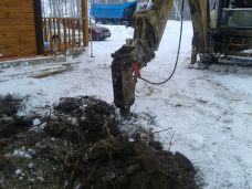 Земля промерзла на 40-50 см.